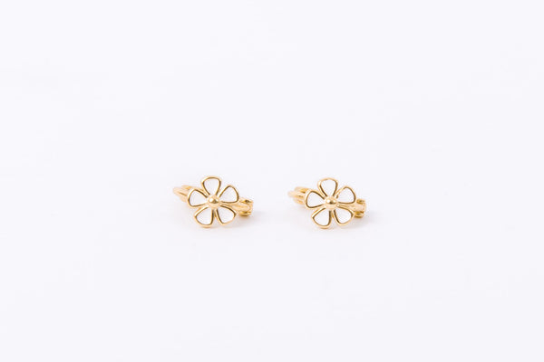 Dainty Daisy Huggie – Hey June